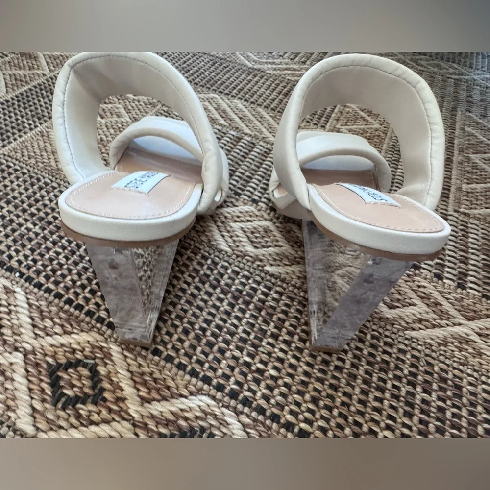 STEVE MADDEN Isa Wedge Sandal Clear Lucite Heel Cream Size 8.5 *LIKE NEW*